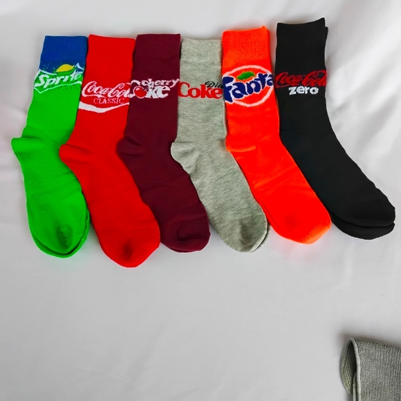 Coca Cola Vending Machine Crew Socks  SIZE 6.5 - 12  UNISEX - Picture 4 of 5